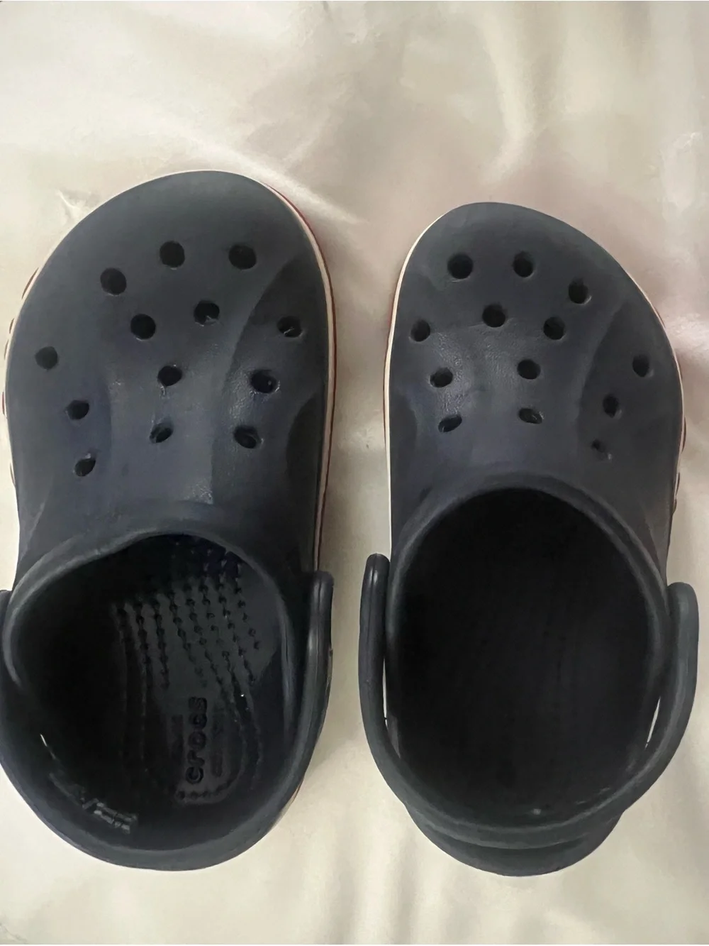 Crocs Kids Classic Clog in Navy with Red Accent. Size 8 kids. Great shape